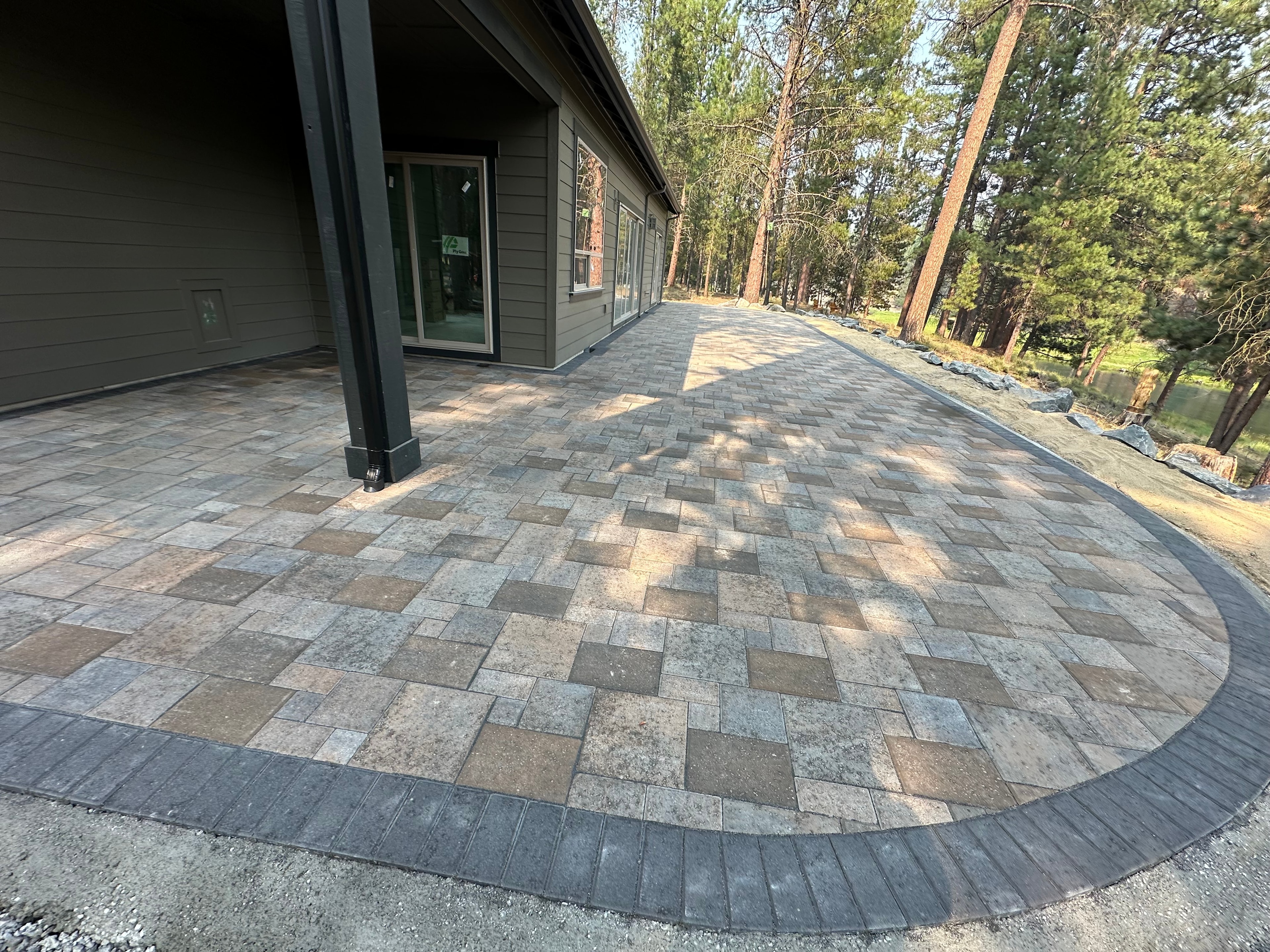 Multi-Tone Paver Patio with Border
